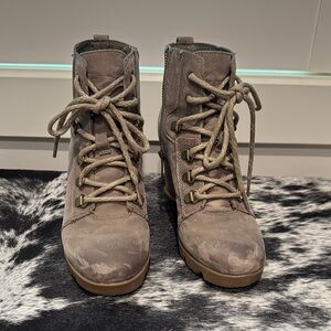 Sorel Women's Taupe Lace-Up Boots